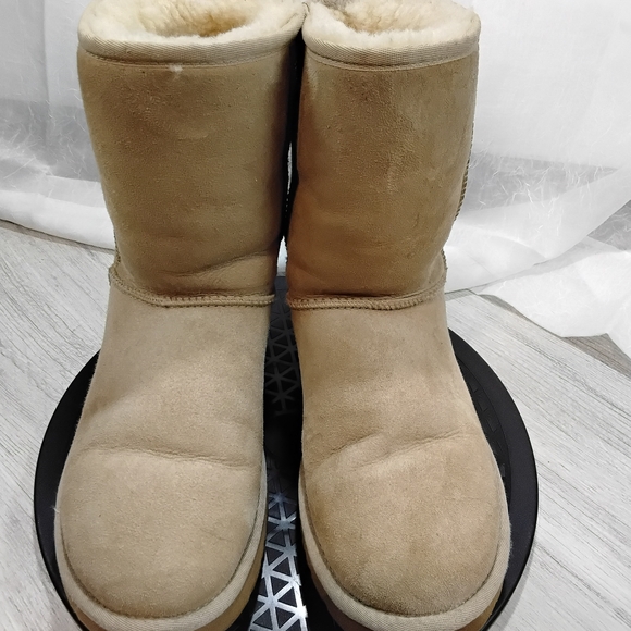UGG Womens Classic Short Natural Sand Boots Booties Wool Fleece Lining SIZE 9 - Picture 3 of 13